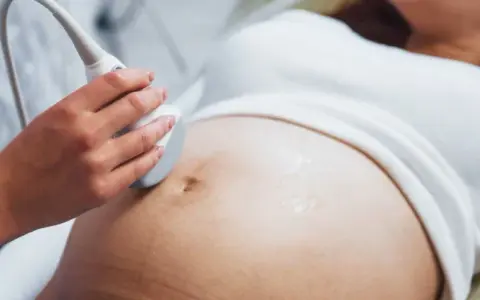 Badania prenatalne NFZ - komu przysługują i jak je uzyskać?