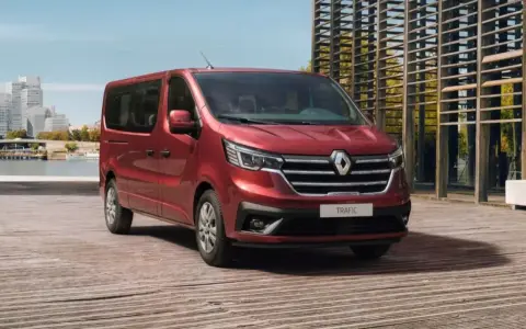 Jaki bus 9-osobowy wybrać? Ranking, koszty, elektryk czy diesel?