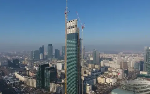 Ile pięter ma najwyższy budynek w Warszawie? Zaskakujące fakty o Varso Tower