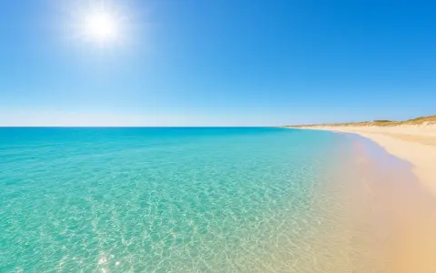 Spiagge di Santa Maria di Leuca: acque cristalline e sabbia dorata sotto un sole splendente. Un paradiso per rilassarsi.