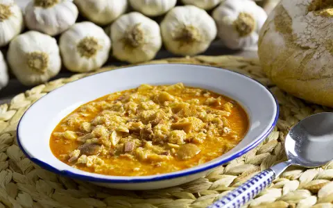 ¿Sopa de ajo o castellana? La guía definitiva para no confundirlas