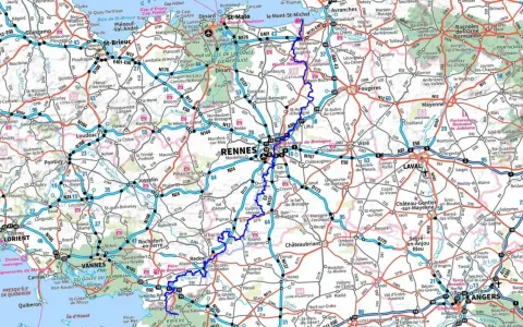 Carte routière de la France, région Bretagne. La gr 39 est mise en évidence en bleu.