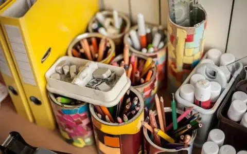 Gdzie wyrzucić zużyte flamastry? Uniknij błędów w recyklingu