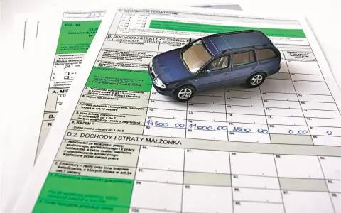 Rozliczenie podatkowe po sprzedaży auta: wypełnij formularz PIT, wpisując dochód ze sprzedaży pojazdu.