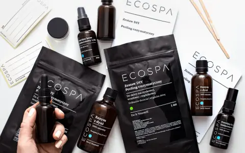 Zestaw DIY Ecospa: jaki peeling do cery trądzikowej? Enzymatyczny, delikatnie złuszczający, z dyni i potrójnym kwasem hialuronowym.