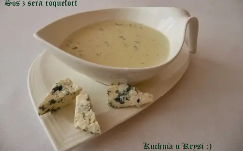 Roquefort: Król serów owczych z Francji. Jak go jeść i z czym łączyć?