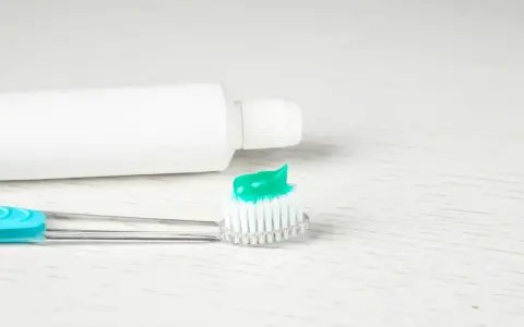 Szczoteczka soniczna: Jak działa i czy to klucz do idealnej higieny?