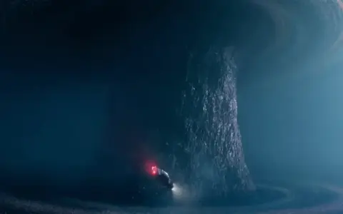 Mroczna, wirująca struktura przypominająca drzewo w **stranger things upside down**. Mały pojazd z czerwonym światłem zbliża się do niej.