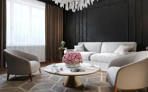 Elegancki salon w stylu nowojorskim, modern classic. Jasne meble, kryształowy żyrandol i ciemne ściany tworzą luksusową atmosferę.