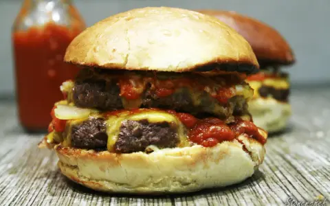 Najlepszy ser do burgera: Topnienie i ciągliwość jak z restauracji