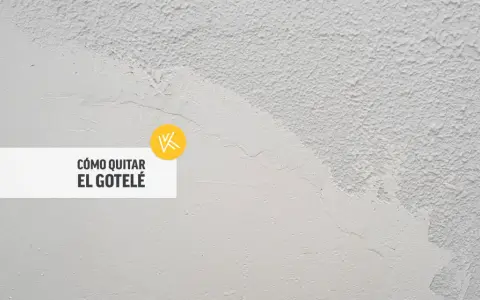Detalle de pared con gotelé, mostrando cómo quitar pintura de la pared para renovarla.