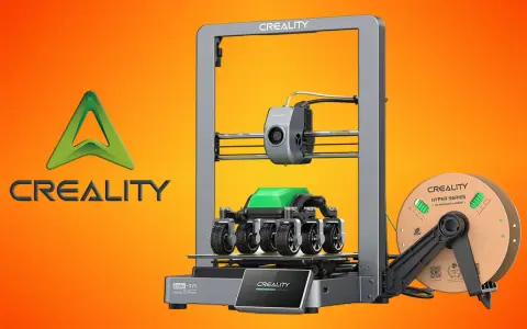 Drukarka 3D Creality Ender-3 V3 z wydrukowanym modelem pojazdu i szpulą filamentu. Poznaj jej **ender 3 wymiary** i możliwości.