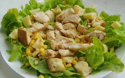 Salade de poulet parfaite : recettes et astuces de chef pour surprendre