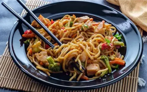 Wok kuchnia azjatycka na co dzień - odkryj łatwe przepisy i porady
