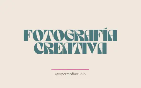 Texto en tipografía estilizada: "FOTOGRAFÍA CREATIVA". Debajo, una línea rosa y el nombre de usuario "@supermediastudio".