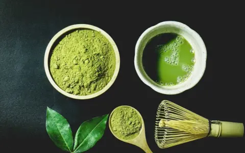 Czym jest matcha? Poznaj sekret japońskiej herbaty i jej moc