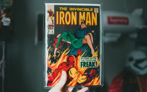 Okładka "The Invincible Iron Man" z 1968 roku. Czy komiks to literatura? Ta okładka z płonącym Iron Manem ratującym kobietę sugeruje, że tak.