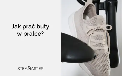 Beżowe buty sportowe na czarnym tle. Tekst: "Jak prać buty w pralce?". Dowiedz się, w ilu stopniach prać buty, by je odświeżyć.