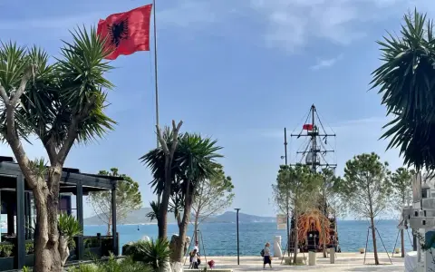 Albania: Bezpieczna na wakacje? Mity vs. fakty poradnik Juliusza