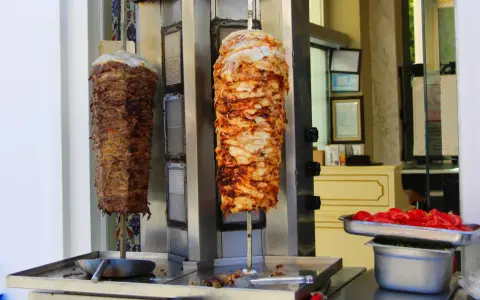 Gdzie kupić mięso na kebab? Sprawdź najlepsze opcje w Polsce