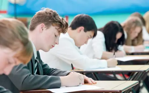 Liceum a staż pracy: 4 lata do urlopu, co z emeryturą?