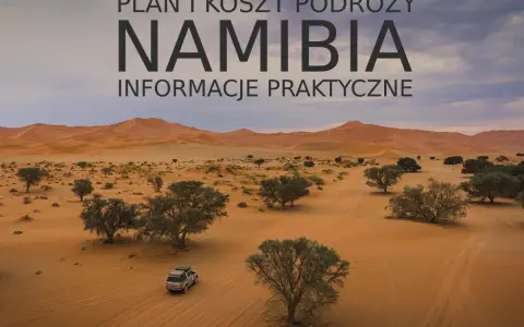 Pustynny krajobraz Namibii z wydmami i akacjami. Samochód terenowy przemierza piaszczyste drogi, odkrywając fascynujące **Namibia atrakcje**.