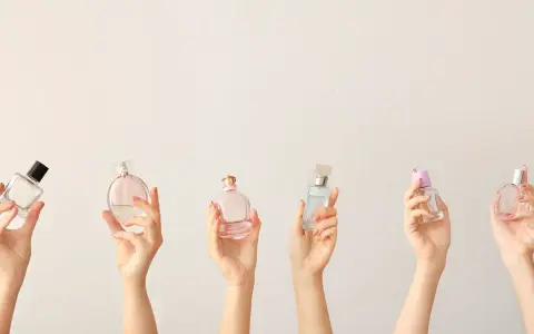 Eau de Toilette und Parfum Unterschied: Intensität und Haltbarkeit erklärt