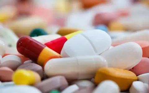 Dlaczego leki na raka są takie drogie? Odkryj przyczyny wysokich cen