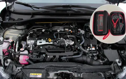 Silnik Toyoty Auris Hybrid. Akumulator 12V znajduje się z przodu, po prawej stronie komory silnika. W zestawie rozruchowym znajduje się booster.