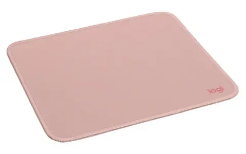 En mjuk, rosa musmatta med diskret Logitech-logotyp. Perfekt för en stilfull arbetsplats.