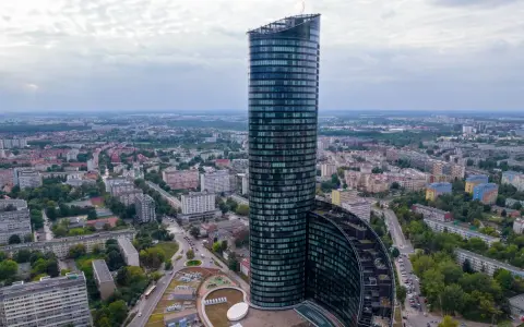 Najwyższy budynek we Wrocławiu – ile ma pięter i co warto wiedzieć?