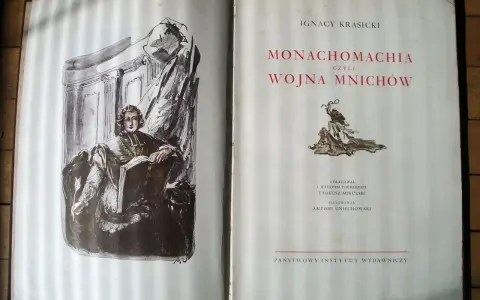 Otwarta księga z ilustracją i tekstem "Monachomachia czyli Wojna Mnichów" Ignacego Krasickiego. To satyra do króla, która w dowcipny sposób ukazuje spory między zakonnikami.