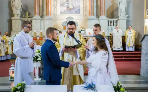 Co ksiądz mówi na ślubie kościelnym? Pełna liturgia krok po kroku