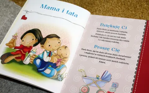 Ilustracja przedstawia rodzinę: mamę, tatę i dziecko. To piękny obrazek do modlitwy rodziców za dzieci.
