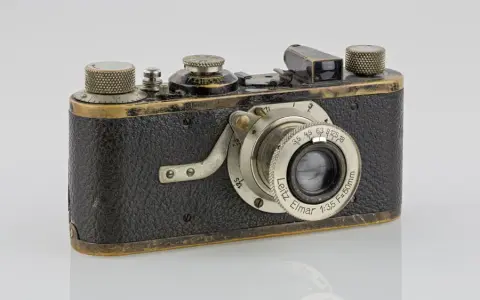 Kiedy powstał pierwszy aparat fotograficzny? Odkryj jego historię i znaczenie