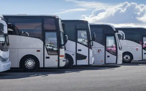 Kto decyduje o trasie autokaru? Przewoźnik, kierowca czy organizator?