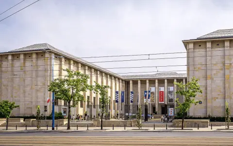 Muzeum Narodowe w Warszawie – imponujący budynek, który warto zobaczyć w Warszawie. Warto zobaczyć w Warszawie!