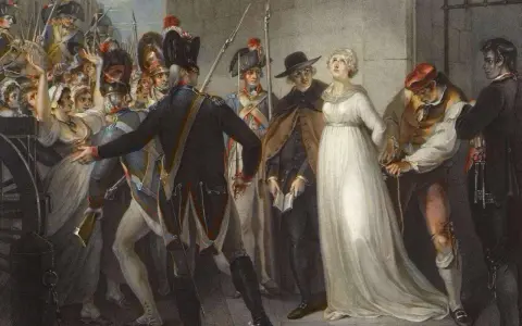 Eine Frau in weißem Kleid wird während der Schreckensherrschaft der Jakobiner abgeführt. Soldaten und eine aufgebrachte Menge sind zu sehen.