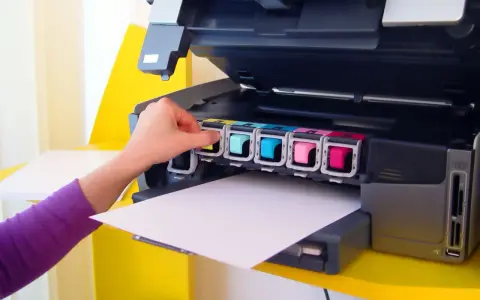 Drukarka drukuje na zielono? Odzyskaj kolory! Poradnik krok po kroku