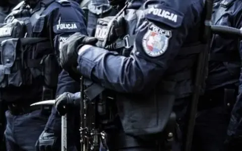 Mundur policjanta: Rodzaje, wyposażenie, stopnie. Kompletny przewodnik