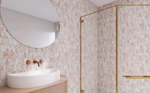 Elegancka łazienka z mozaiką imitującą marmur. Zastosowanie marmuru w łazience dodaje luksusu i stylu.
