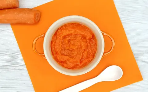 Puré de zanahoria listo para disfrutar. Ideal para recetas con zanahoria, fácil y saludable.