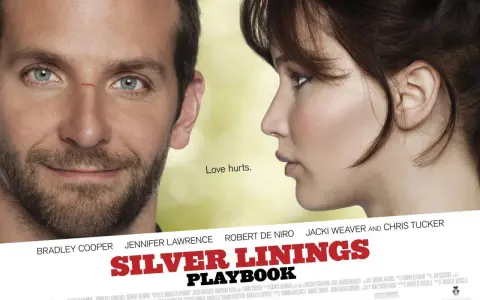 Bradley Cooper och Jennifer Lawrence i "Silver Linings Playbook". En film som visar att kärlek kan göra ont.