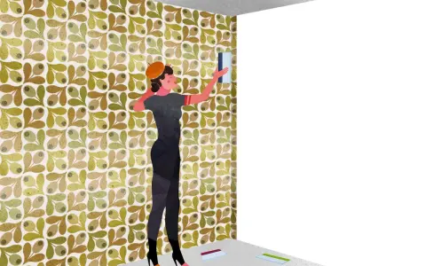 Mujer con boina naranja aplica papel tapiz con diseño de olivas. Muestra por dónde empezar a empapelar una pared, con herramientas en el suelo.