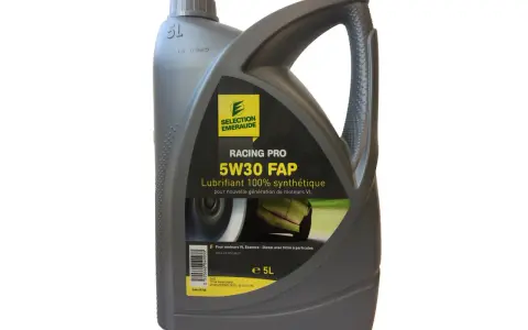 Bidon d'huile moteur 5L "RACING PRO 5W30 FAP" de Selection Emeraude.