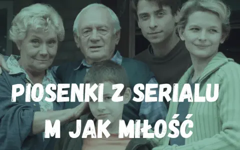 Rodzina z serialu "M jak miłość" na tle drewnianej chaty. Tekst piosenki z serialu.