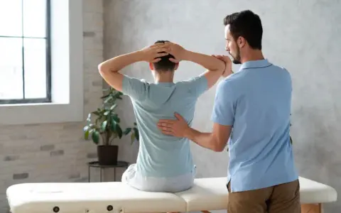 Fizjoterapeuta bez studiów? Prawda i 4 realne alternatywy!