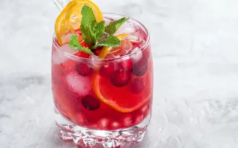 Przepisy na drinki z grejpfrutem: Klasyki i proste miksy