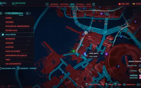 Mapa de Night City con el menú de "Viaje Rápido" abierto, listo para desbloquear trofeos de Cyberpunk 2077.