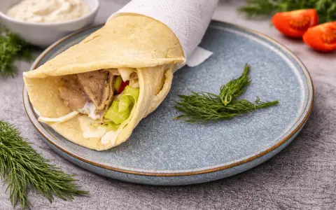 Domowy kebab jak z budki: Sekret mięsa, sosów i idealnego montażu